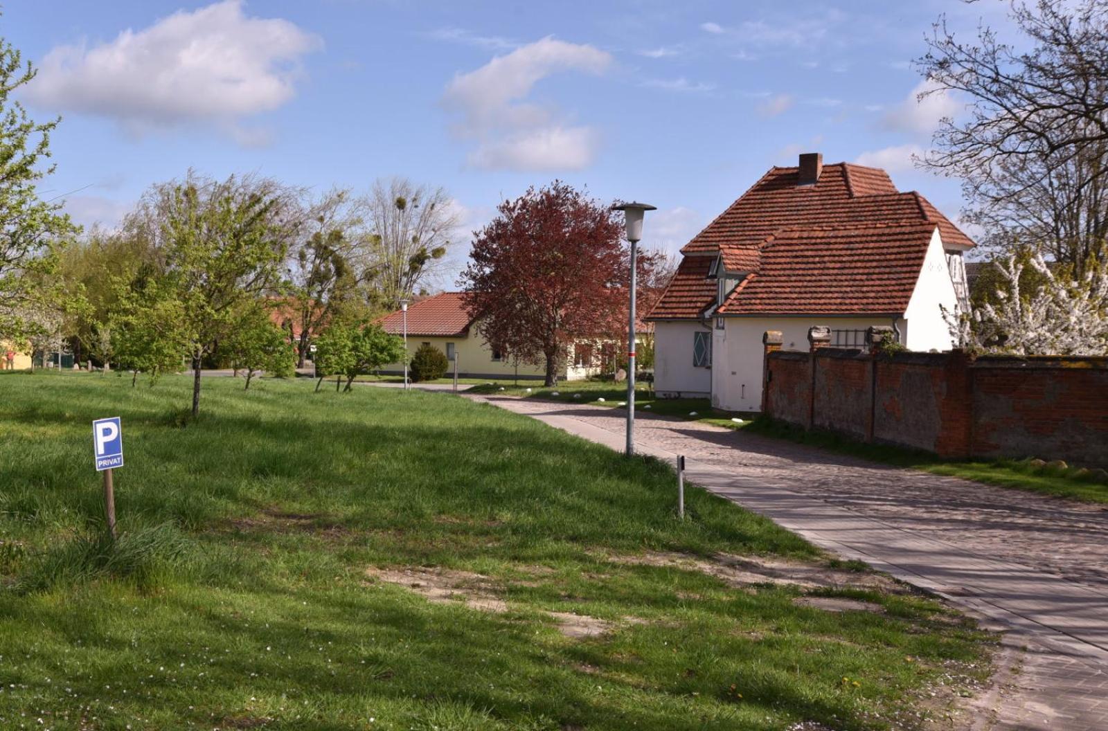 Forsthaus Lelkendorf / Ferienwohnung エクステリア 写真